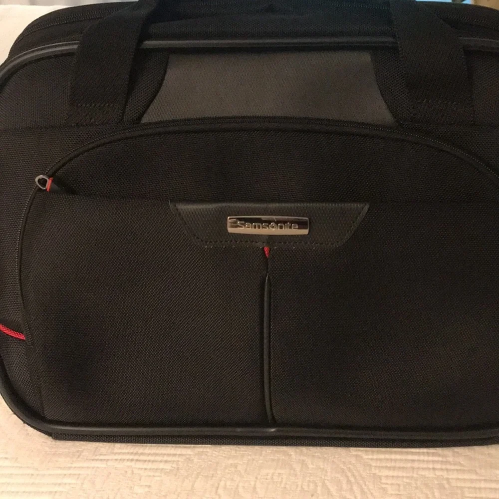 New Samsonite Black Carry On Shoulder Bag Computer Compartment Suitcase Luggage